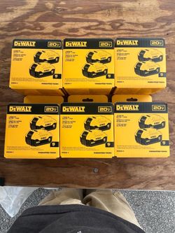DEWALT 20V MAX 5 Ah Lithium Ion Battery 2-Pack (DCB205-2)