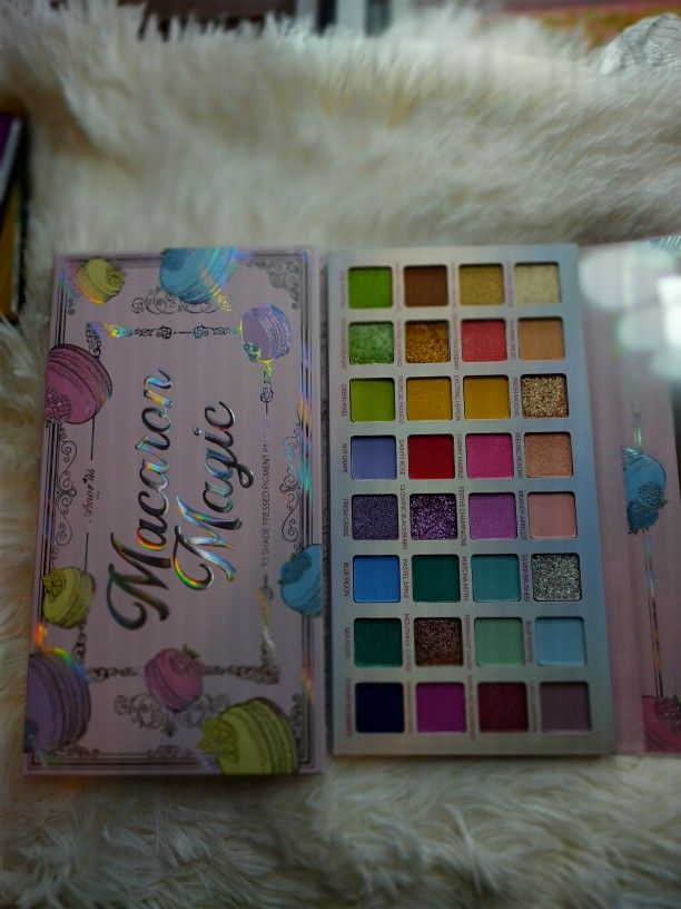 Amour Us Macaron magic Eyeshadow