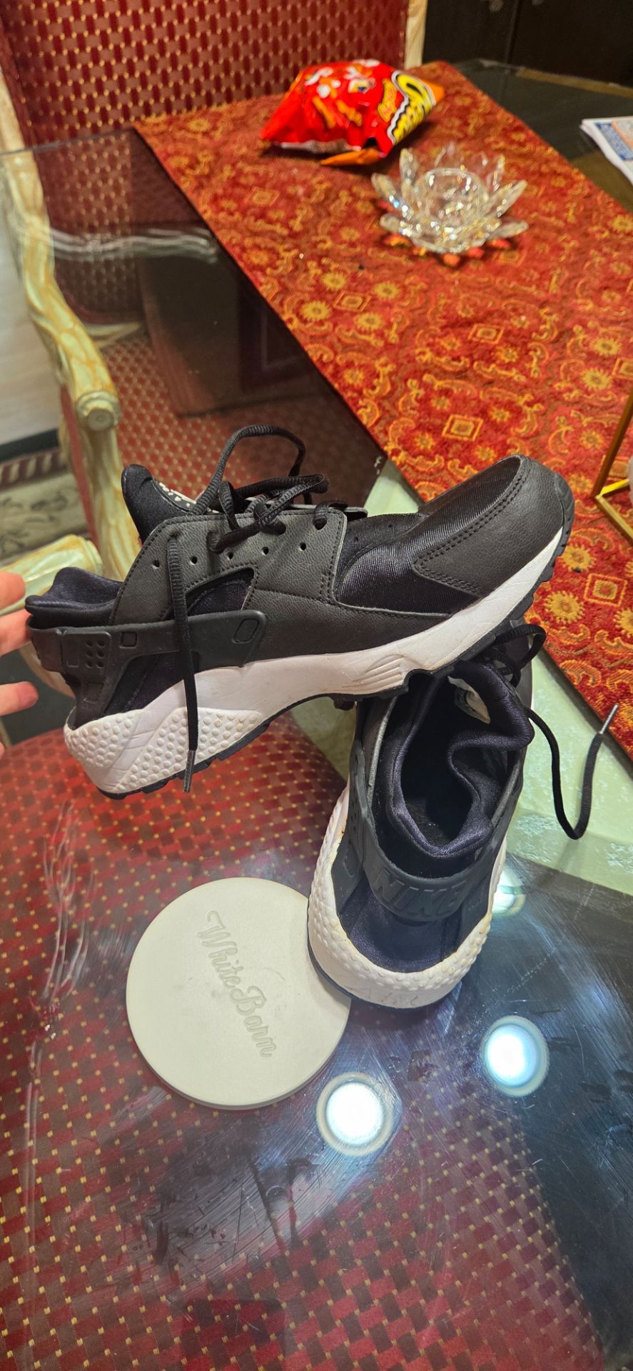 LIKE NEW NIKE SNEAKERS SIZE 9.5 $35