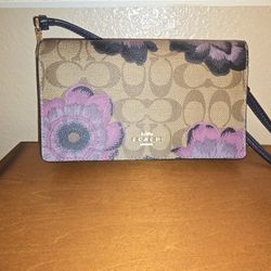 COACH Cross Body Purse Perfect VALENTINES DAY GIFT