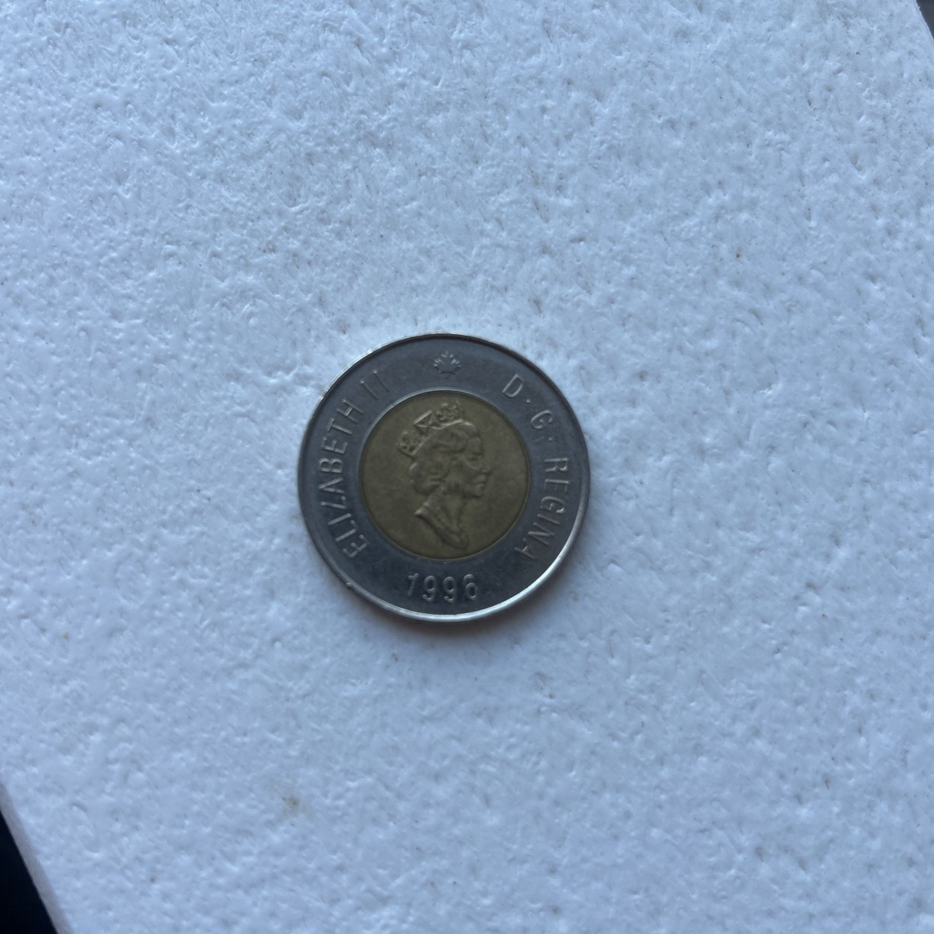 Rare!! 1996 Canadian 2 Dollar Queen Elizabeth II & Polar Bear
