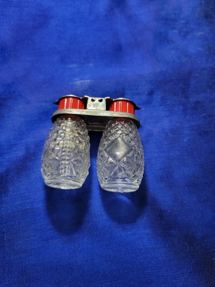 Small Vintage Salt And Pepper Shakers (Clear Glass)
