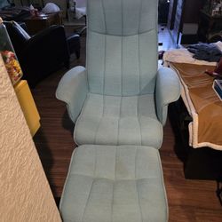 Swivel Rocker W/Ottoman