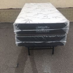 Brand New Twins Size Plush Mattress And Box Spring In Plastics 