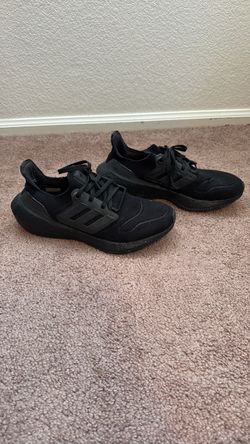 8.5 women’s black Adidas ultra boost shoes