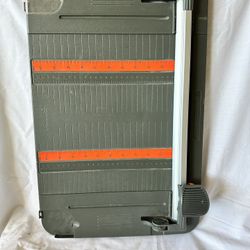 Paper cutter