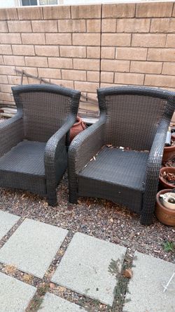 Set of wicker chairs