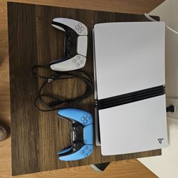 PS5 Pro - 2 Controllers- 2TB SSD