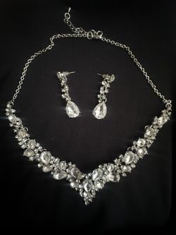 Rhinestone/ Crystals Necklace And Earrings