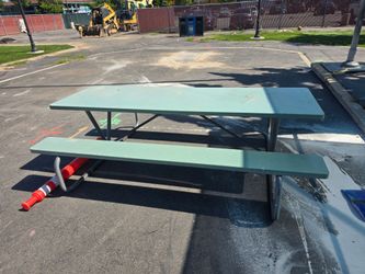 Picnic table