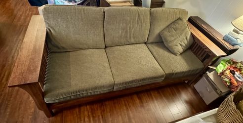 Beautiful Mission Couch With 1 Pillow