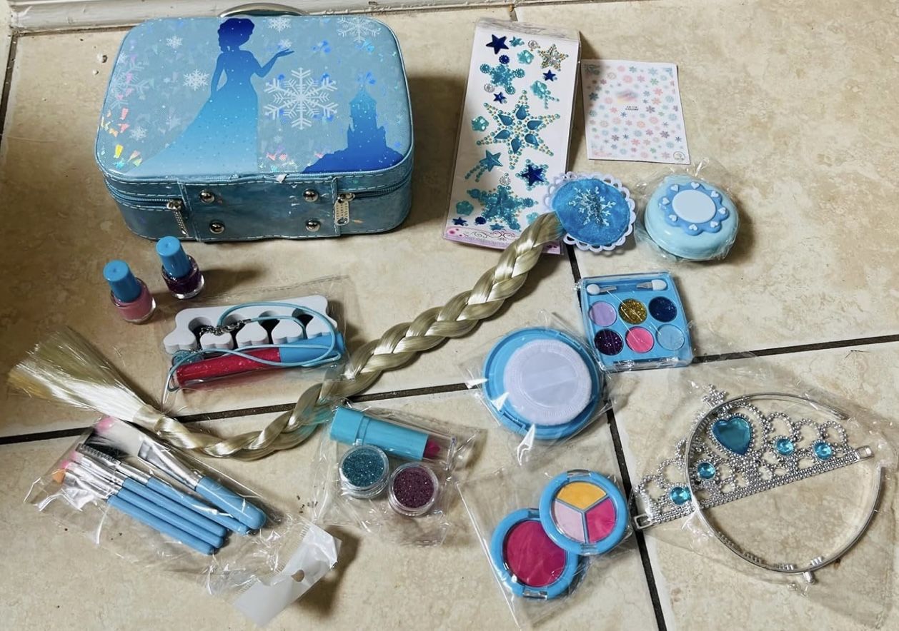 Frozen Themed Kids Washable Makeup Kit - NEW -$15 