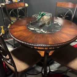 DINETTE SET TABLE  AND FOUR CHAIRS 