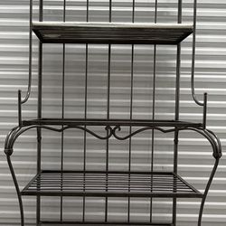 ETHAN ALLEN Baker's Rack • 5-tier; 3 Upper Glass Shelves. Exquisite!