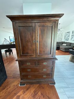 Wardrobe/Armoire
