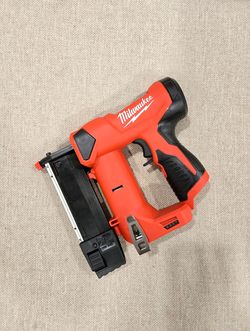 Milwaukee 12V Pin Nailer 23 guage