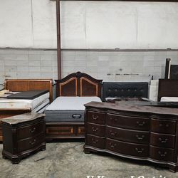 Queen Bedroom Set(mirror included)