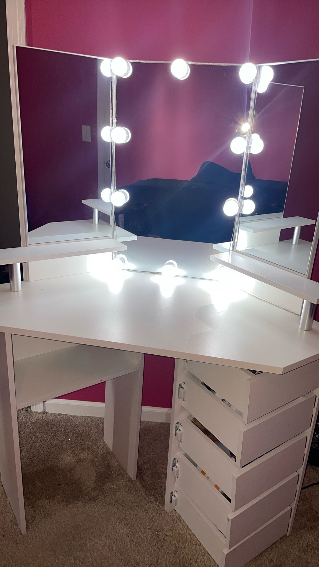 Beauty mirror / Vanity