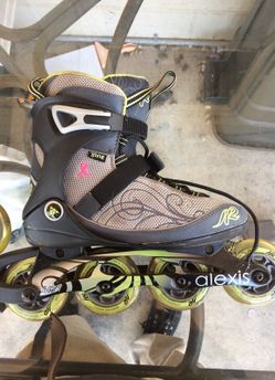 Alexis rollerblades