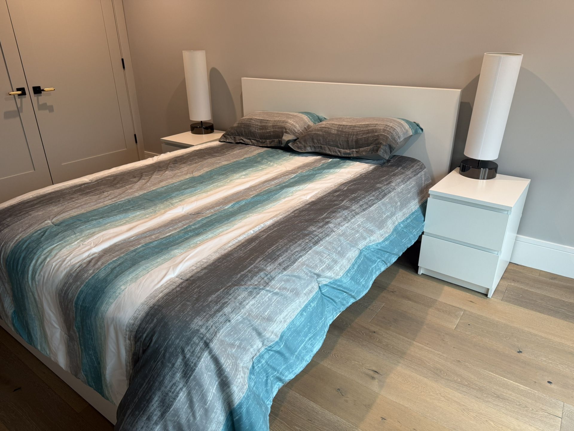 Queen bed with mattress, nightstands and desk