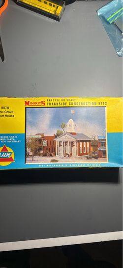 AHM 5876 Pine Grove Court House Kit, HO scale B036