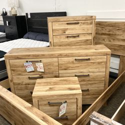 New Queen Bedroom Set — SPECIAL 
