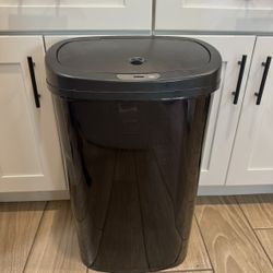 Black Metal Trash Can 