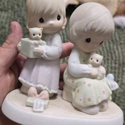 Precious Moments “To a Very Special Sister” 1993 Enesco Figurine – Girl with Kitten