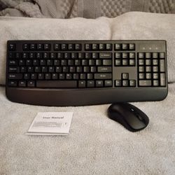 C203 Wireless Keyboard And Mouse Combo, Black,Plug And Play, Qwerty Layout.
