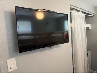 32” Insignia Class F20 Series LED Full HD Smart Fire TV