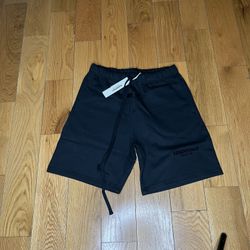 Essentials Shorts 