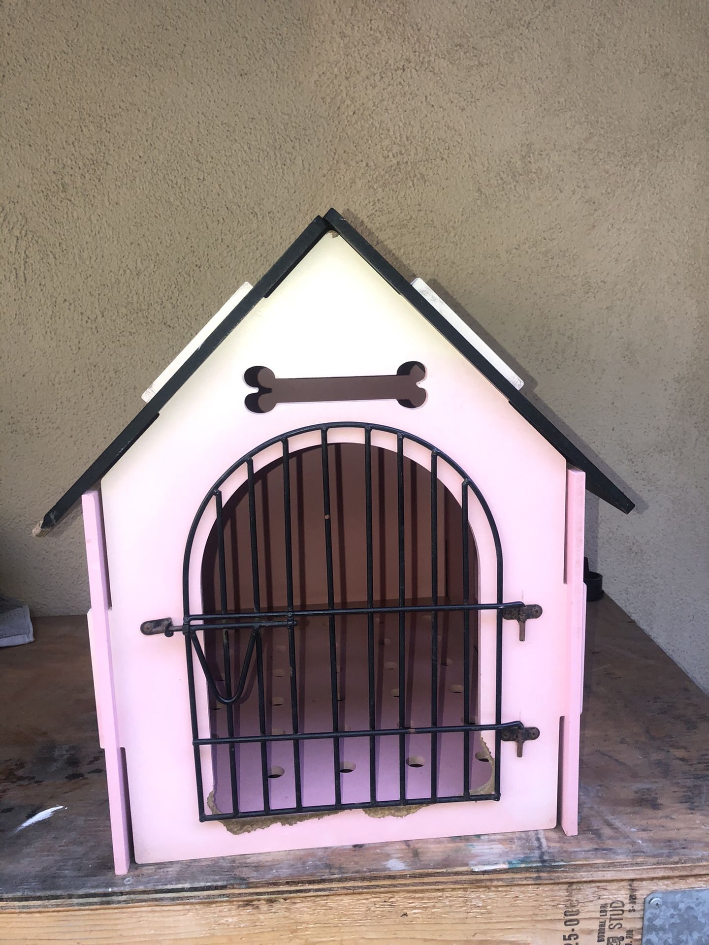 Pink Dog house for Small Dogs