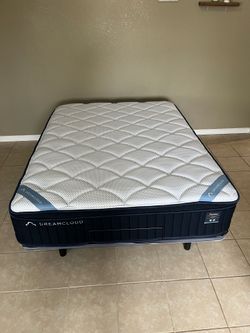 Dreamcloud Premier Queen Mattress with Adjustable Base