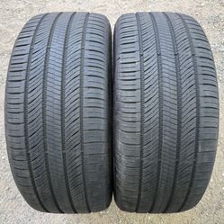 Hankook 255/40/20   (2) Tires