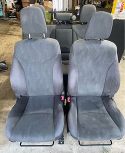 Toyota Prius V seats