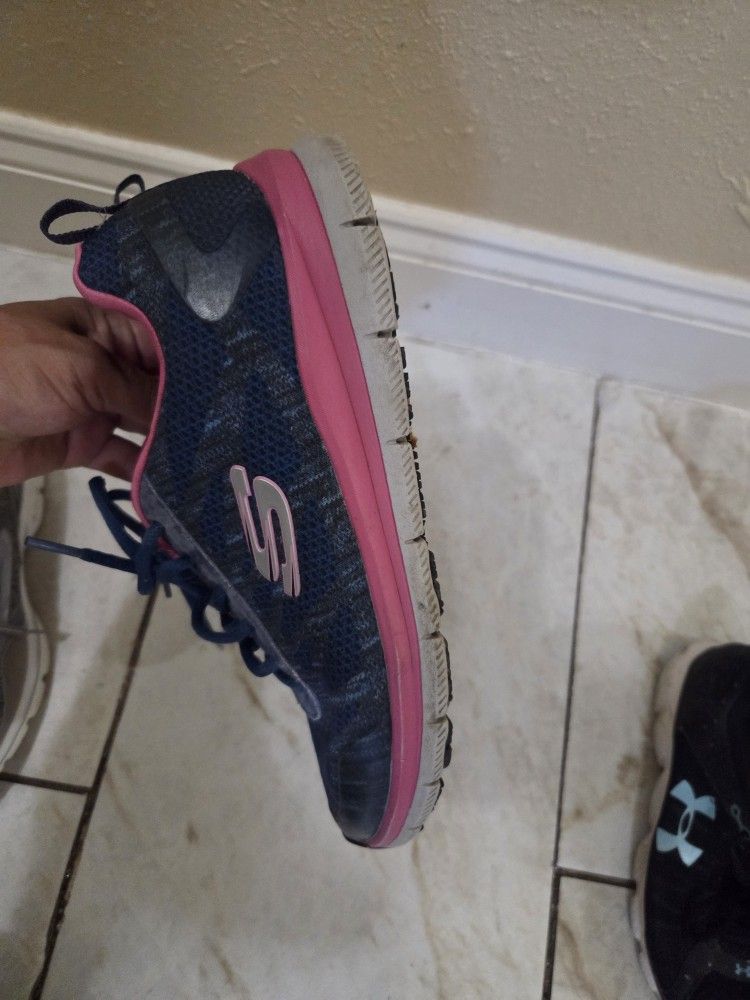 Tennis Shoes Size7.5 $5 Each Pair Or $20 For All $20 Por Todos