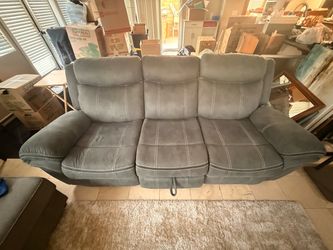 Reclining Sofa with versatile center console