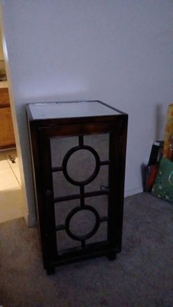 Mirror cabinet