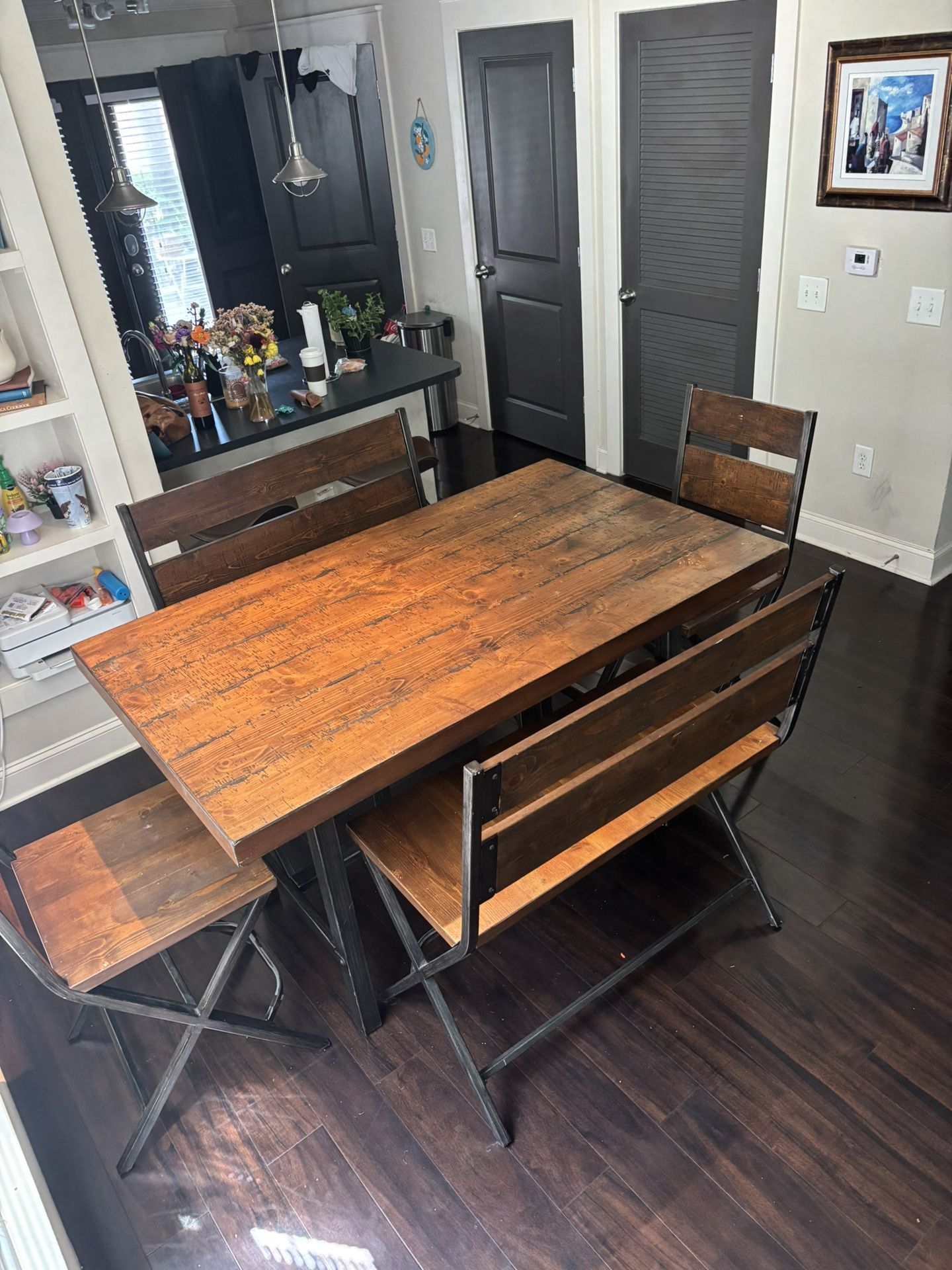 Dining Room Table & Chairs