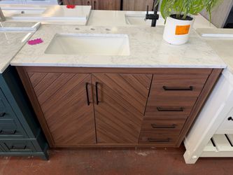 Huckleberry 42 in. Single Sink Freestanding Spiced Walnut Bath Vanity with White Engineered Stone To