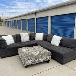 FREE DELIVERY 🚚🚛🚚 Super Nice 5 Piece Modular Sectional W Ottoman!!