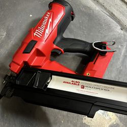 Milwaukee M18 FUEL 3-1/2 in. 18-Volt 21-Degree Lithium-lon Brushless Cordless Framing Nailer (Tool-Only)