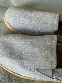 TOMS 7 1/2 NEW  Blue Dot