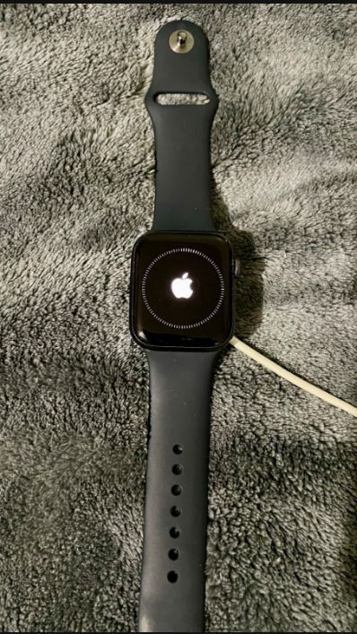 Apple Watch SE (GPS, 44mm) - Black Aluminum Case with Black Sport Band