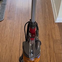 DYSON 24 UPRIGHT VACUUM CLEANER 