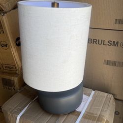 💡 Ceramic Table Lamp – 17” x 9.5” – Wood Base – Used