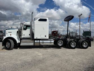 Kenworth Tri Axle W900L Sleeper