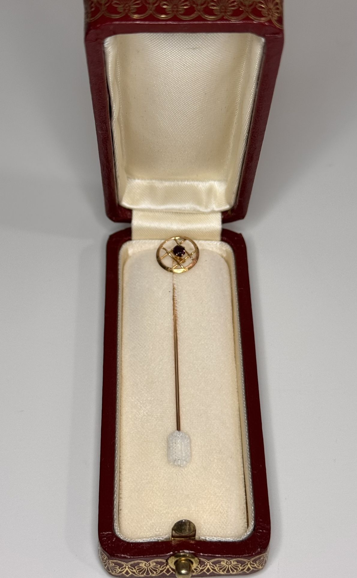 Antique/Vintage 10K Solid Gold & Amethyst Stick Pin Lapel Brooch w/ Vintage Wood Box .8g