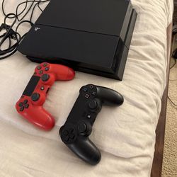 (PS4) PlayStation 4 w/ 2 controllers