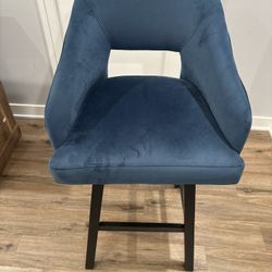 Tallenger Bar Height Bar Stool with Open Contoured Back (Set of 2)